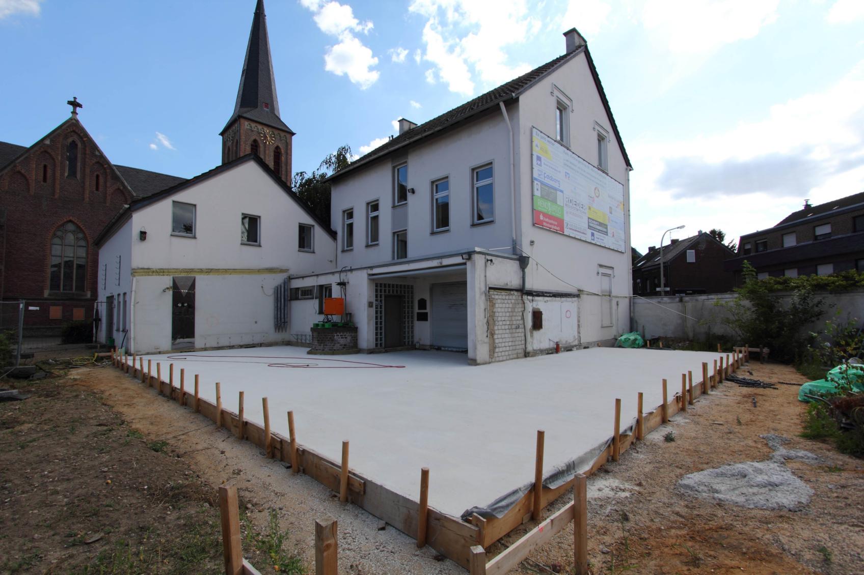 Pfarrhaus - Bodenplatte Juli 2020 (c) Horst Müßeler